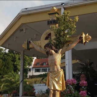 Zum Gedenken ein Jesus am Kreuz