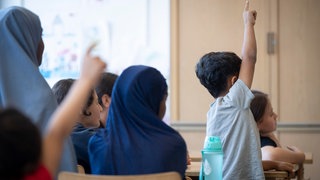 Im ersten Halbjahr 2025 sind weniger Asylbewerber nach RLP gekommen. Trotzdem ist der betreuungsbedraf hoch, wie beim Deutschunterricht.