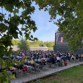Das Open-Air-Kino auf der Parkinsel - mit Kopfhörern zu genießen