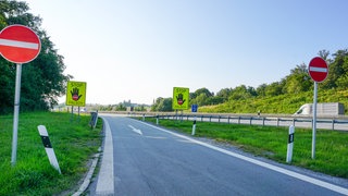 2024 hat die Polizei in RLP 20 Unfälle durch Falschfahrer registriert. Intelligente Autos und Warnschilder können Falschfahrten verhindern.