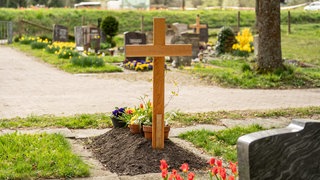 In Rheinland-Pfalz soll am Donnerstag über ein neues Bestattungsgesetz entschieden werden. (Symbolbild)