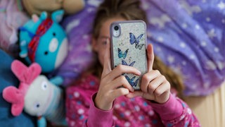 2024 sind in Rheinland-Pfalz 228 Kinder Opfer von Cybergrooming geworden. So können Eltern ihre Kinder schützen.