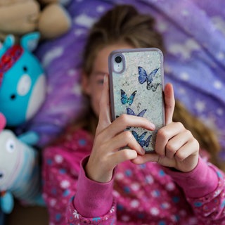 2024 sind in Rheinland-Pfalz 228 Kinder Opfer von Cybergrooming geworden. So können Eltern ihre Kinder schützen.