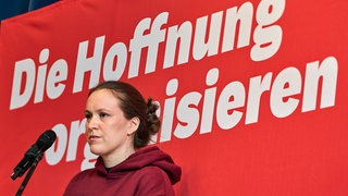 Rebecca Ruppert beim Landesparteitag der Linken in Nassau. Die rheinland-pfälzische Landesvorsitzende wurde in Nassau zur Spitzenkandidatin ihrer Partei für die Landtagswahl am 22. März 2026 gewählt.