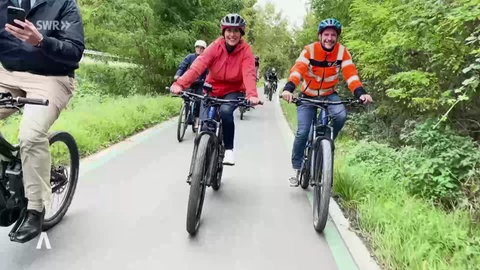 Fahrradfahrer auf einem Radweg