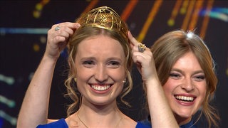 Anna Zenz von der Mosel wird zur Deutschen Weinkönigin 2025 gekürt.