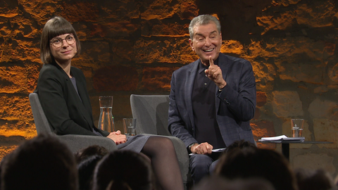 Anna-Sophie Heinze und Michel Friedman im SWR Demokratieforum