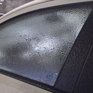 Eisregen auf einem Auto