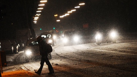 Der Weg zum Abitur wird eisig: Die ersten Prüfungen finden in Rheinland-Pfalz bei Schnee und Glätte statt.