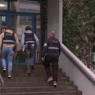 Polizei in Realschule
