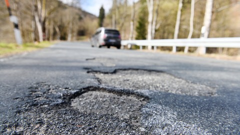 Der Zustand der Straßen in RLP wird zunehmend schlechter, es gibt immer mehr Schäden.