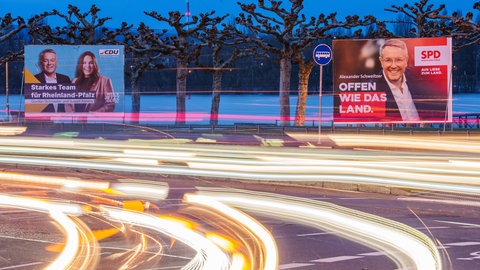 Landtagswahl RLP: Wahlplakate am Rheinufer in Mainz