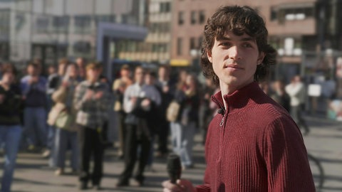 Der Abiturient Leo hat einen Schülerstreik gegen den Wehrdienst in Koblenz mitorganisiert.