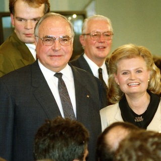 Bundeskanzler Helmut Kohl und seine Ehefrau Hannelore 1990 bei der Bunderstagswahl in der CDU-Zentrale in Bonn.