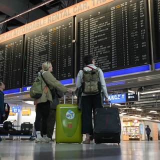 Flugpassagiere müssen Flugausfälle und Verspätungen nicht hinnehmen. Das sind ihre Rechte.