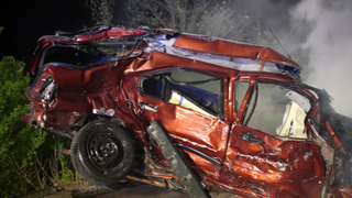 Bei dem schweren Unfall nahe Idar-Oberstein brannte ein Fahrzeug komplett aus.