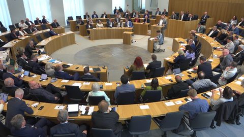 Die geplante Verfassungsänderung ist Thema einer Sondersitzung im Landtag von RLP.