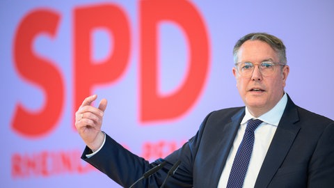 Der SPD-Politiker Alexander Schweitzer. Der 52-jährige scheidende Ministerpräsident ist zum neuen Vorsitzenden der SPD-Fraktion im rheinland-pfälzischen Landtag gewählt worden.