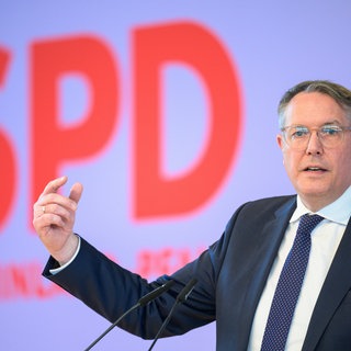 Der SPD-Politiker Alexander Schweitzer. Der 52-jährige scheidende Ministerpräsident ist zum neuen Vorsitzenden der SPD-Fraktion im rheinland-pfälzischen Landtag gewählt worden.