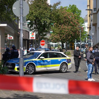 Polizei am Einsatzort einer vermeintlichen Geiselnahme