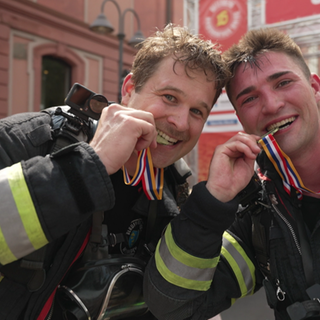 Zwei Feuerwehrleute beim Gutenberg-Halbmarathon