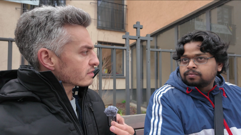Host Marvin (li) mit Geethan.
