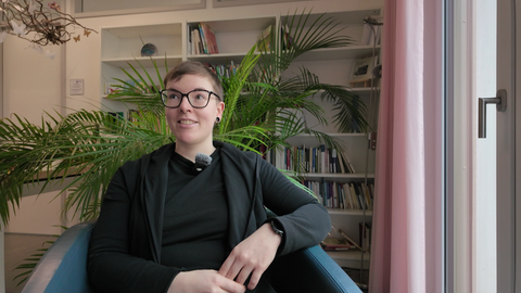 Judith ist "Zeitschenkerin" in einem ambulanten Hospizdienst.