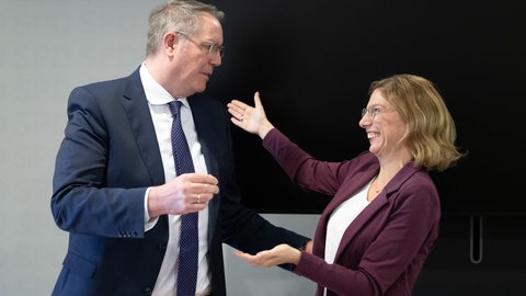 Ex-Ministerpräsident Alexander Schweitzer wird neuer SPD-Chef in RLP. Er übernimmt den Posten von Sabine Bätzing-Lichtenthäler.