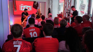 Dein FCK zeichnet im PopUp Studio mit Gast 