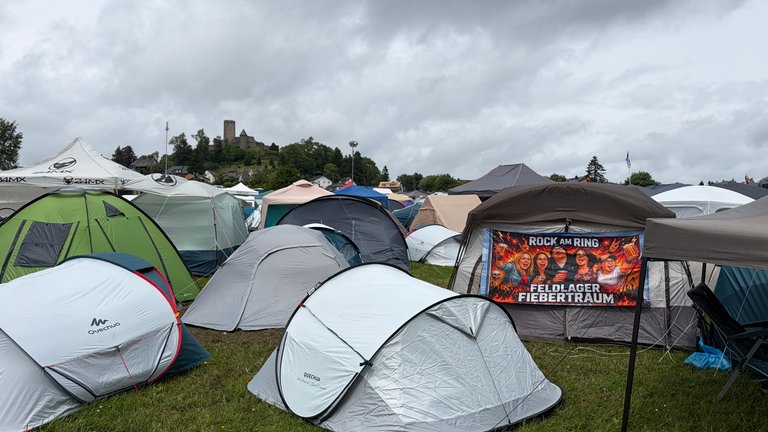 Zelte auf dem Campingplatz von RaR