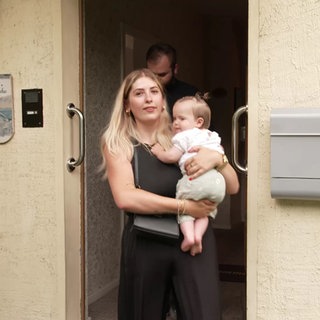 Familie im Eigenheim