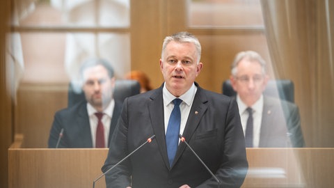 Gordon Schnieder (CDU) bei seiner ersten Regierungserklärung im Mainzer Landtag