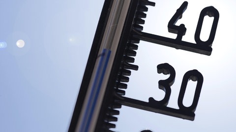 30 Grad und mehr auf dem Thermometer - Auf Rheinland-Pfalz rollt eine Hitzwelle zu. 