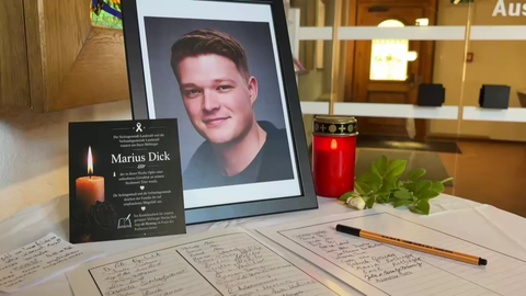 Kondolenzbuch in Landstuhl für den in Trier getöteten Studenten Marius Dick 