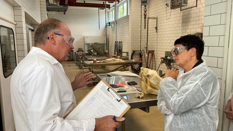 Landwirtschaftsministerin Christine Schneider (CDU) im Landesuntersuchungsamt in Koblenz