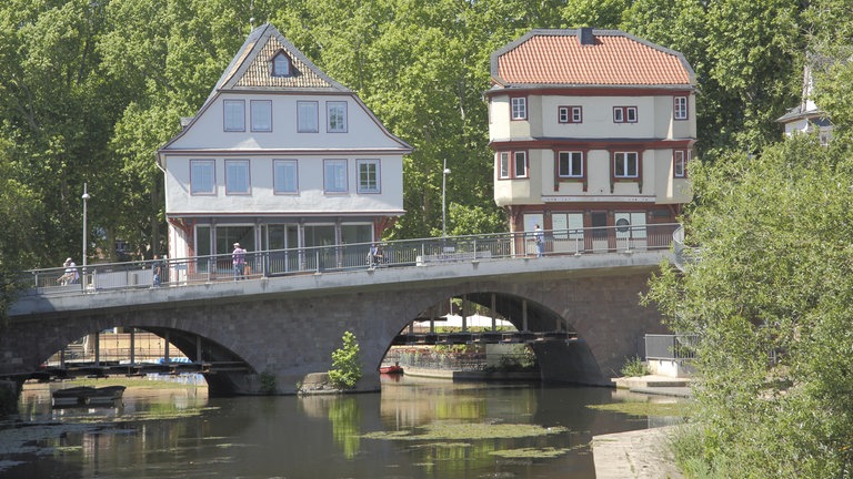 Die Brückenhäuser über die Nahe gelten als Wahrzeichen von Bad Kreuznach. 
