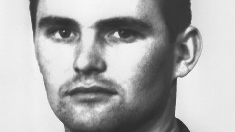 Der 32jährige Polizeiobermeister Herbert Schoner aus Weilerbach (Kreis Kaiserslautern) ist bei einem Bankraub auf die Filiale der Bayerischen Hypotheken- und Wechselbank in Kaiserslautern im Dezember 1971 durch mehrere Schüsse tödlich getroffen worden. Die fünf maskierten Bankräuber haben mehr als 80 000 Mark erbeutet.