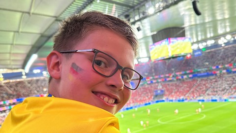 Hatte auch auf der Tribüne seinen Spaß: Der zehnjährige Oskar aus Rockenhausen beim EM-Spiel zwischen Deutschland und der Schweiz. 
