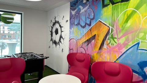 Jugendberufsagentur hat ihr neues Gebäude am Kaiserslauterer Bahnhofsvorplatz eröffnet.