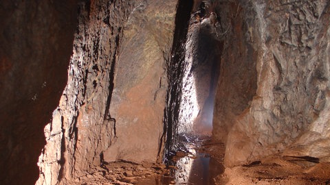 Tropfsteinhöhle in Erzenhausen im Kreis Kaiserslautern