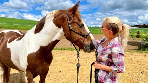 Ihre Pferde helfen Marie-Christin Stark aus dem Donnersbergkreis, die schlimmen Erlebnisse der Vergewaltigung zu vergessen. 