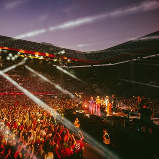 Mark Forster und seine Gäste beim Konzert auf dem Betze
