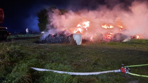 Etwa 150 Heuballen haben in Contwig gebrannt.