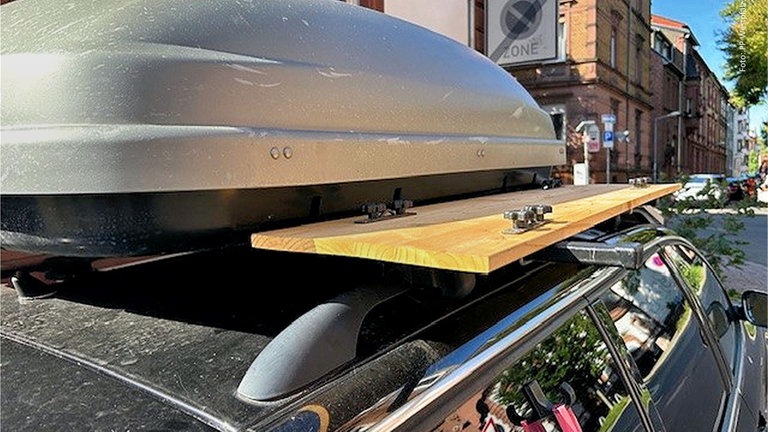 Die Polizei in Kaiserslautern hat ein Auto mit mehreren Anbauten entdeckt, die nicht erlaubt sind.