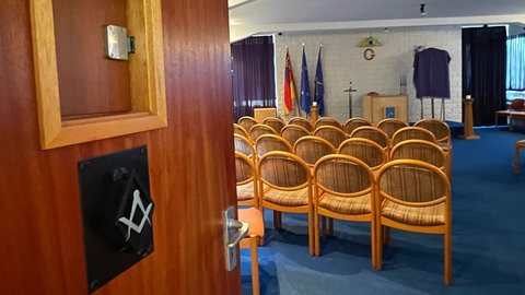 Die Freimaurerloge in Pirmasens öffnet sich.
