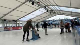 Auf dem Messeplatz in Kaiserslautern wird es ab Ende Januar wieder eine Eisbahn geben. 