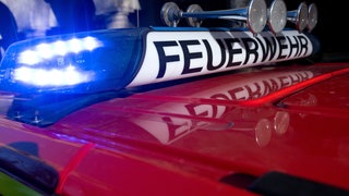 Fahrzeug der Feuerwehr mit Blaulicht
