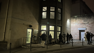 Vor der Ausländerbehörde in Kaiserslautern stehen jeden Morgen Menschen Schlange.