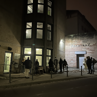 Vor der Ausländerbehörde in Kaiserslautern stehen jeden Morgen Menschen Schlange.