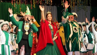 Fastnacht mit Präsident Jürgen Lesmeister (links), hier bei einer Sitzung des Karnevalsverein Bruchkatze in Ramstein.